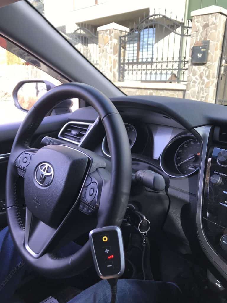Педаль-бокс от ДТЕ на Toyota Camry 70 Педаль-бокс от ДТЕ на Toyota Camry 70